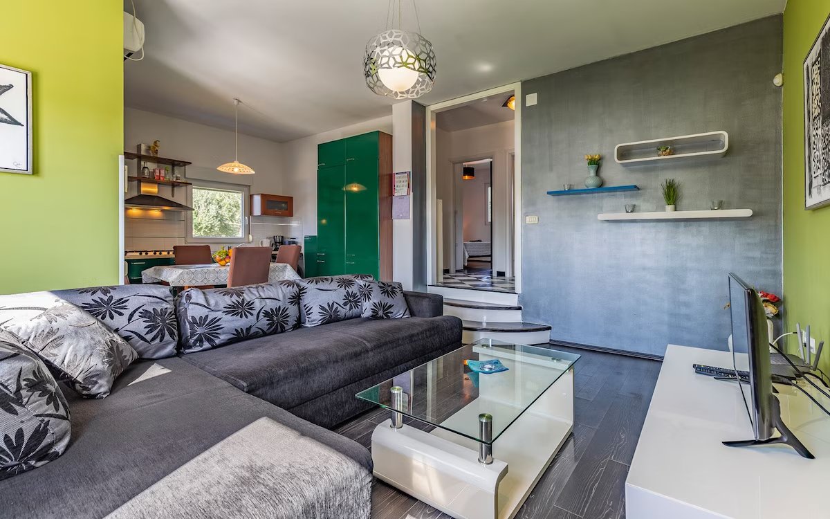 Living area (12)