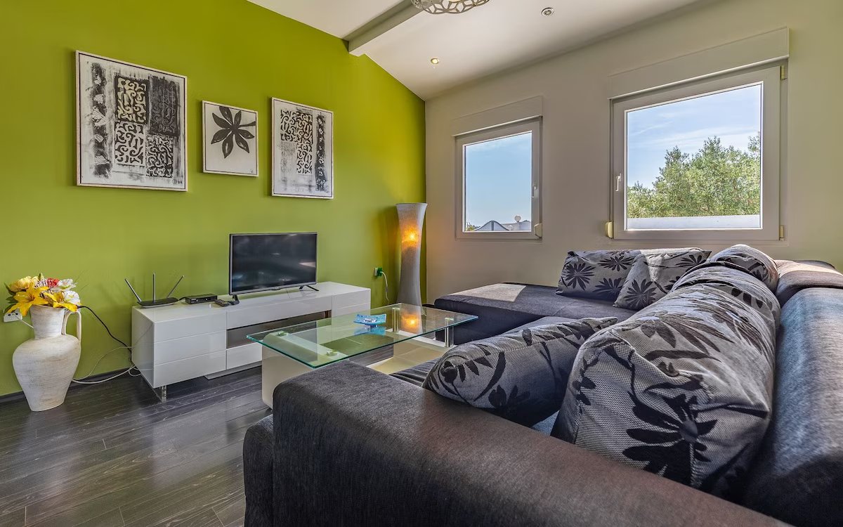 Living area (8)