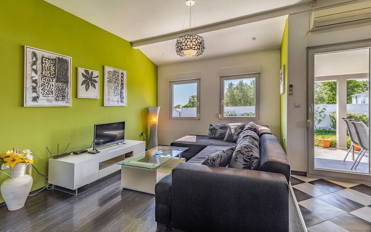 Living area (9)
