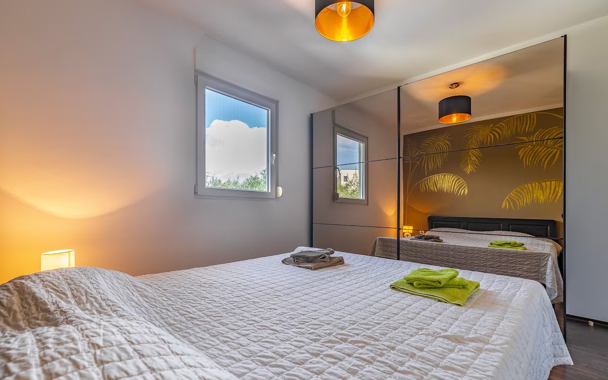 Room (1)